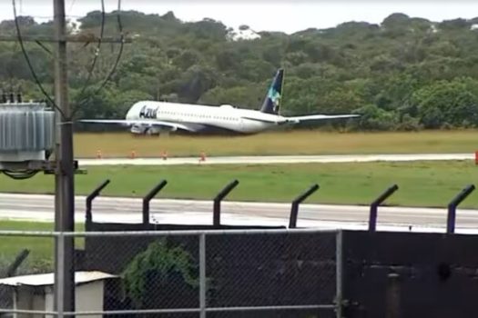 Avião perde controle e sai da pista durante pouso no A ABC do ABC