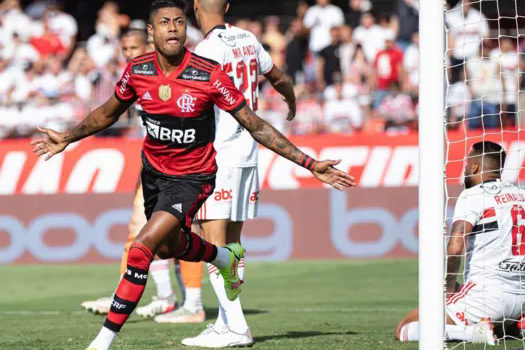 Flamengo goleia São Paulo por 4 a 0 no Brasileiro