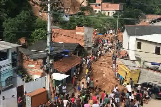 Deslizamento De Terra Deixa Mortos E Feridos Em Abc Do Abc