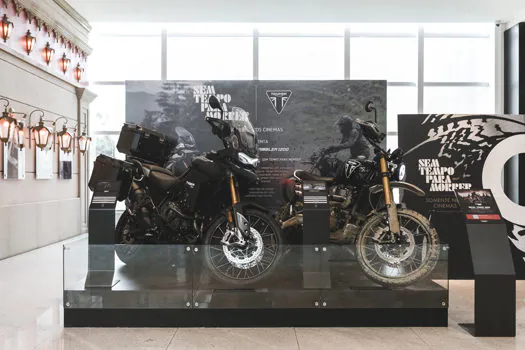 Triumph expõe, em SP, modelos de motocicletas que são usadas no filme agente 007