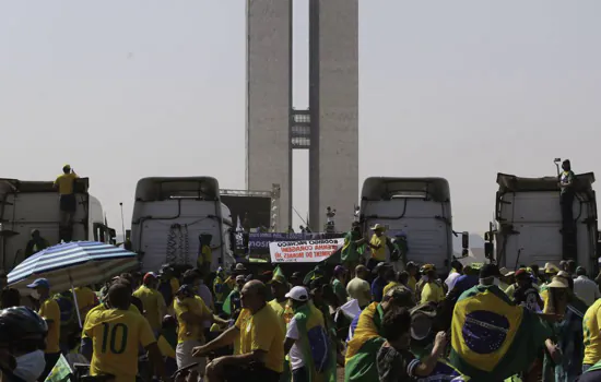 Esplanada dos Ministérios terá protestos pró e contra o governo neste domingo (12)