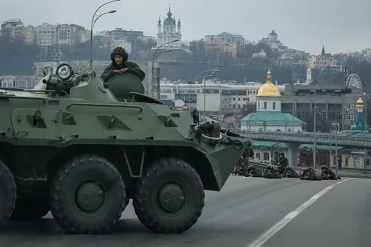 Invasão russa completa hoje um mês e expõe uma Ucrânia devastada