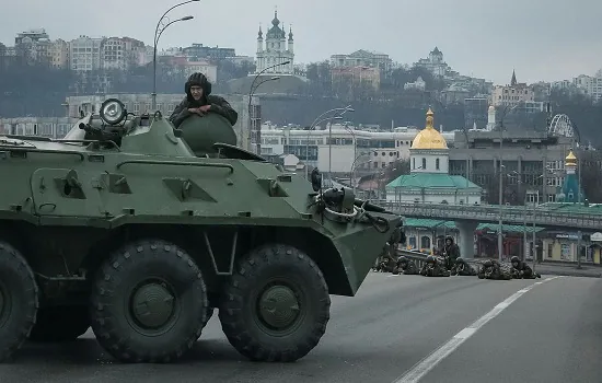 Invasão russa completa hoje um mês e expõe uma Ucrânia devastada