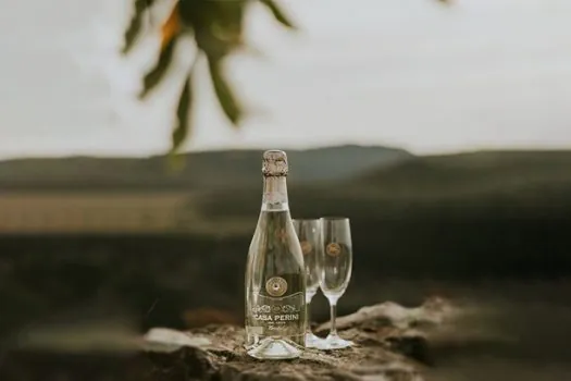 Com cristal cravejado na garrafa, Casa Perini lança novo rótulo de espumante