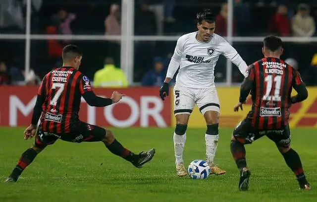 Botafogo elimina Patronato e avança na Copa Sul-Americana