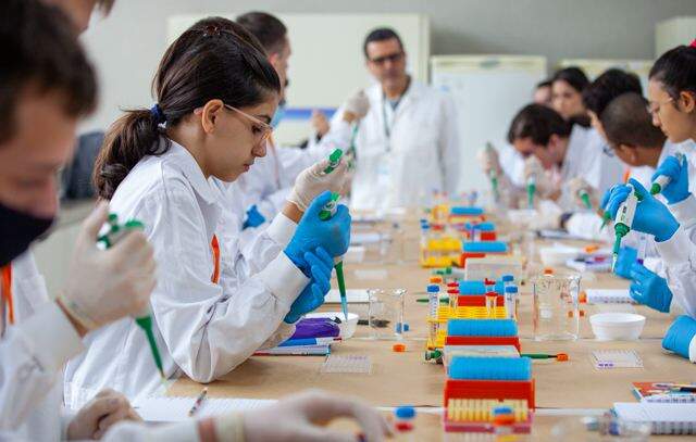 Estudantes preparados no Butantan recebem medalhas de bronze em Olimpíada de Biologia