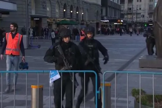 Primeiro dia da Copa do Mundo feminina tem tiros e polícia nas ruas de Auckland