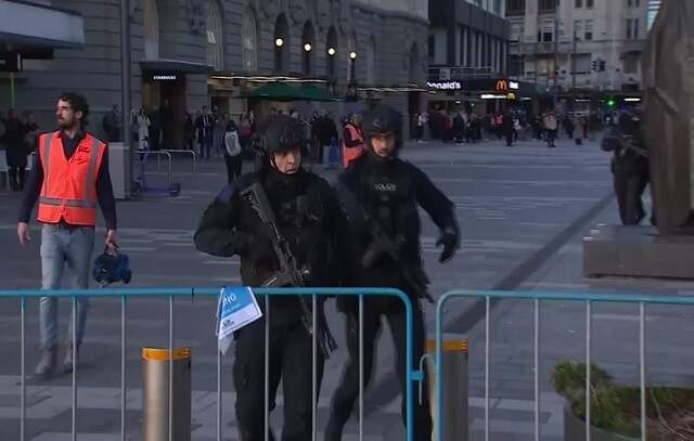 Primeiro dia da Copa do Mundo feminina tem tiros e polícia nas ruas de Auckland