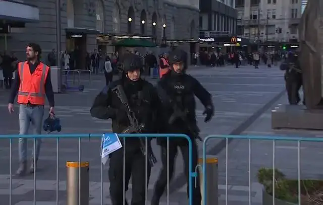 Primeiro dia da Copa do Mundo feminina tem tiros e polícia nas ruas de Auckland