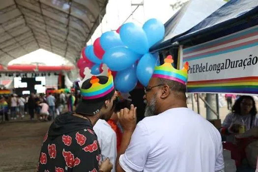 Ambulatório DiaTrans divulga atendimento em evento LGBTQIA+