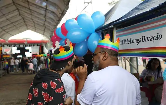 Ambulatório DiaTrans divulga atendimento em evento LGBTQIA+