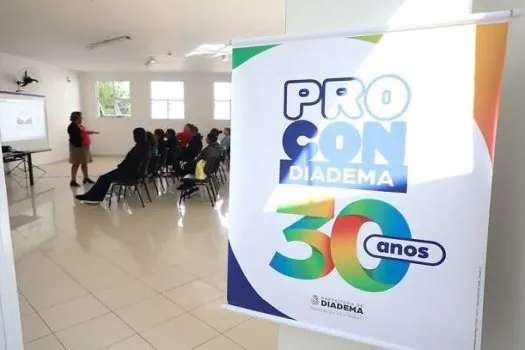 Palestra sobre orientação financeira inicia programação de aniversário do Procon Diadema