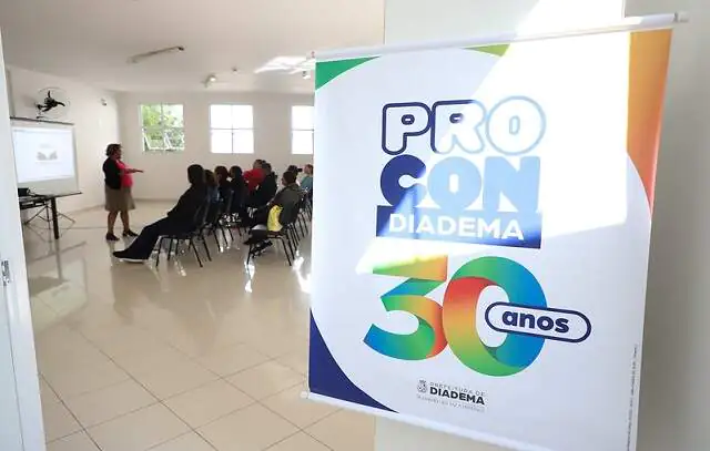 Palestra sobre orientação financeira inicia programação de aniversário do Procon Diadema