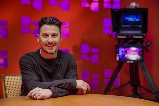 TV Brasil estreia talk show comandado pelo jornalista Leandro Demori