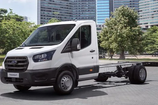 Versatilidade profissional – Ford Pro inicia venda da Transit Chassi