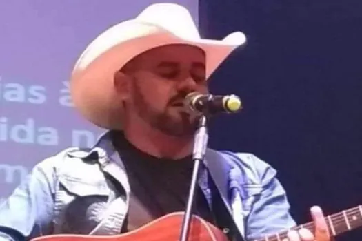 Cantor sertanejo Adriano Martins faz turnê em CEUs da capital paulista