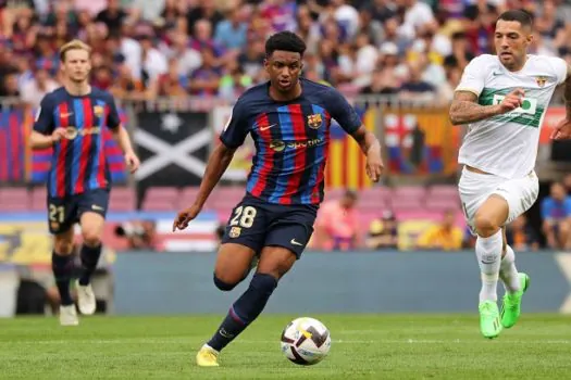 Barcelona renova com prodígio lateral Balde até 2028 e multa rescisória de R$ 5,2 bilhões