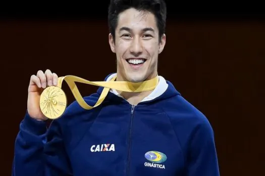 Arthur Nory mostra confiança em vaga olímpica à seleção de ginástica no Mundial: ‘Preparados’