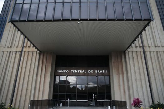 BC reduz Selic em 0,5 ponto, a 12,75%, e reforça importância de cumprir meta fiscal