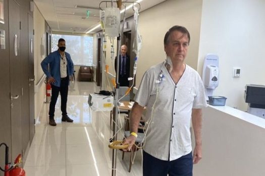 Bolsonaro recebe alta após cirurgias para tratar refluxo e desvio de septo