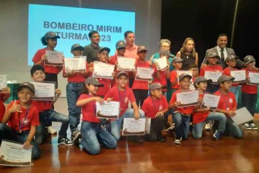 Bombeiros Mirins da ABASC se formam