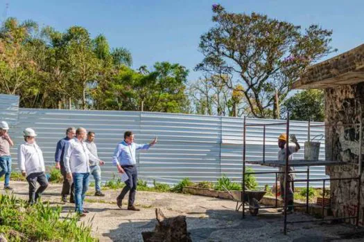 Prefeito Orlando Morando vistoria obras do Centro de Esportes Aquáticos no Estoril