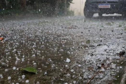 Litoral e Grande SP têm alertas de grandes volumes de chuva no fim de semana