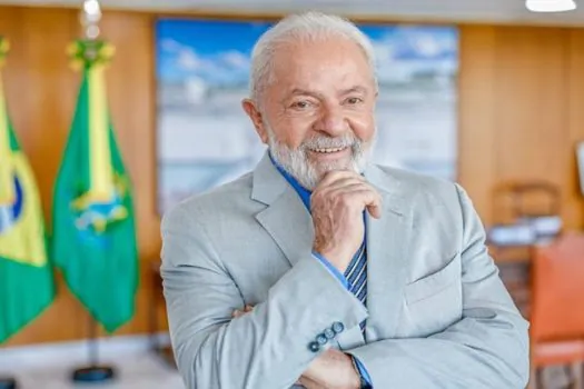 Lula passa bem após cirurgia no quadril e vai para quarto de hospital, diz equipe médica