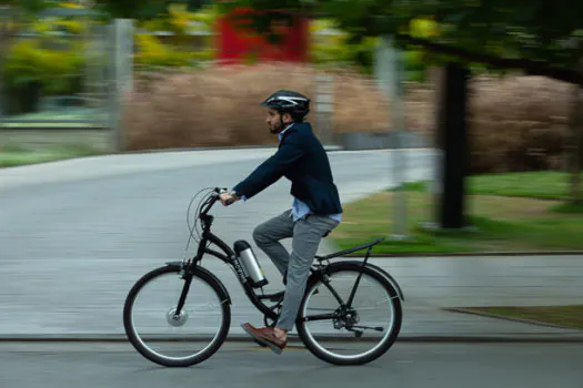 Dia Mundial sem Carro: saiba motivos para largar o carro e aderir à e-bike como transporte alternativo