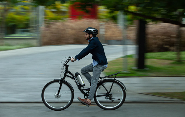 Dia Mundial sem Carro: saiba motivos para largar o carro e aderir à e-bike como transporte alternativo