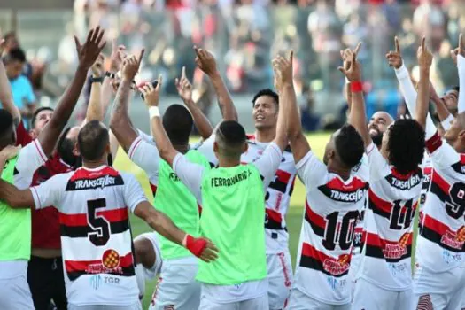 Ferroviário ganha da Ferroviária e se sagra campeão invicto da Série D