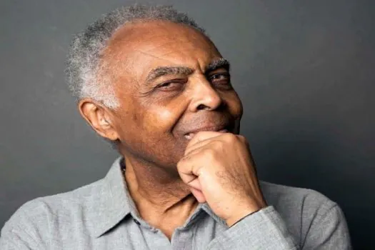 Gilberto Gil, entre turnês e tema de livros ilustrados, se diz eterno tropicalista