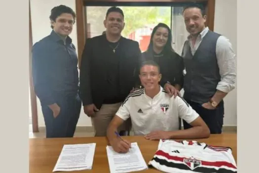 São Paulo renova com Henry, joia de 16 anos e 1,92m