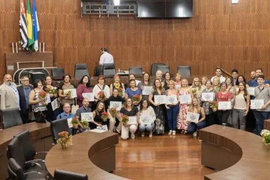 Vereadora Dra. Ana Veterinária homenageia adotantes de pet e protetoras de animais abandonados