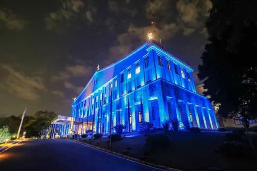 Palácio dos Bandeirantes e SEDPcD ficam iluminados de azul no Dia Nacional do Surdo 