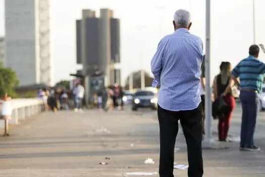 Aumento de agressões contra idosos estimula iniciativas de combate ao etarismo