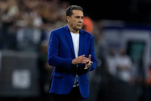 Santos balança com Luxemburgo livre, mas vitória deve tornar interino um efetivo