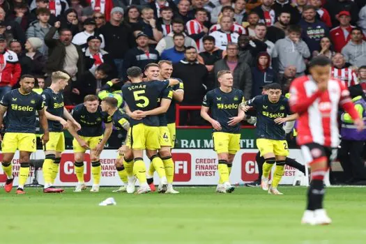 Bruno Guimarães marca, Newcastle faz 8 a 0 no Sheffield e engata 2ª vitória seguida no Inglês