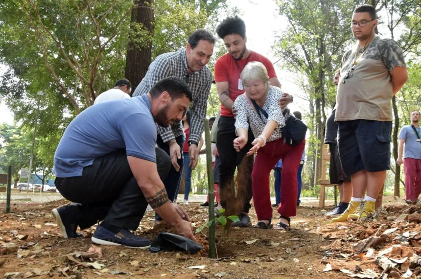 Santo André celebra o Dia da Árvore com plantio na Chácara Pignatari