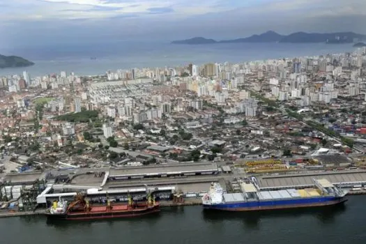 Corpo é encontrado dentro de contêiner durante inspeção no Porto de Santos