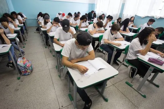 Estudantes da 3ª série do Ensino Médio fazem nesta quinta-feira segundo dia de Provão Paulista