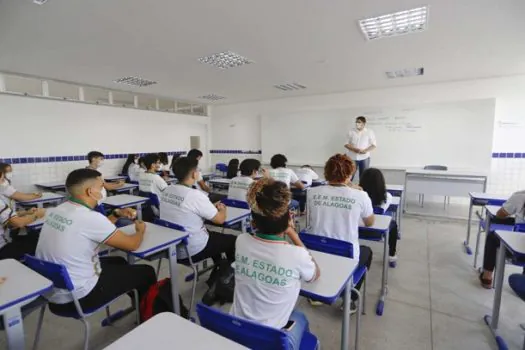 MEC conclui projeto para ensino médio e amplia aulas tradicionais