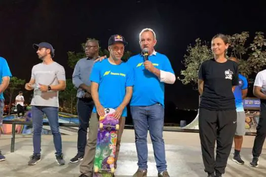 Visita de Sandro Dias atrai 600 pessoas à Pista de Skate de Nova Odessa