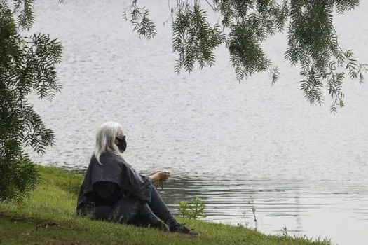 Psicóloga explica a diferença entre solidão e solitude