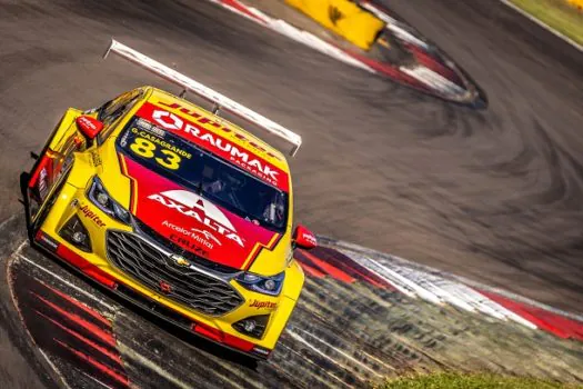 Gabriel Casagrande faz a pole da Stock Car no Autódromo do Velopark