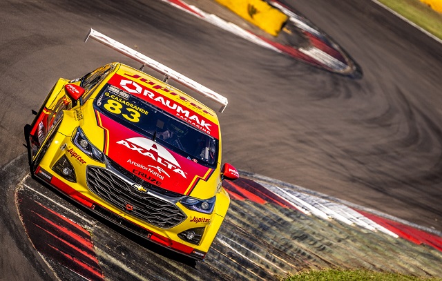 Gabriel Casagrande faz a pole da Stock Car no Autódromo do Velopark