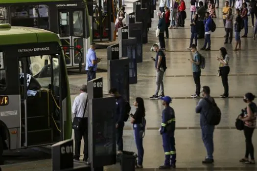 Serviços crescem 0,5% no país em julho