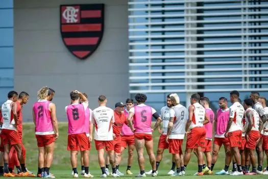 Jorge Sampaoli comanda treino do Flamengo enquanto aguarda definição de seu futuro