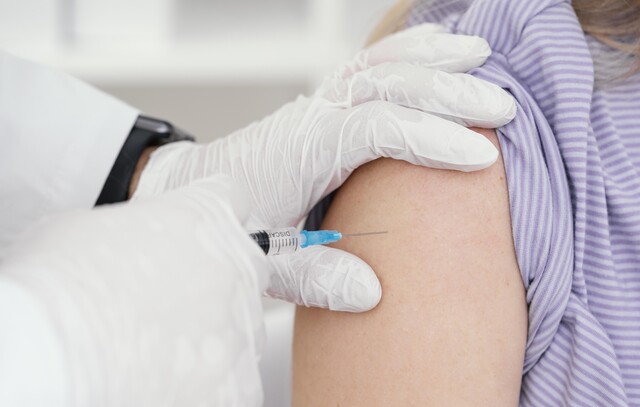 EUA: Vacinas atualizadas contra covid integram trio de imunizantes contra doenças respiratórias