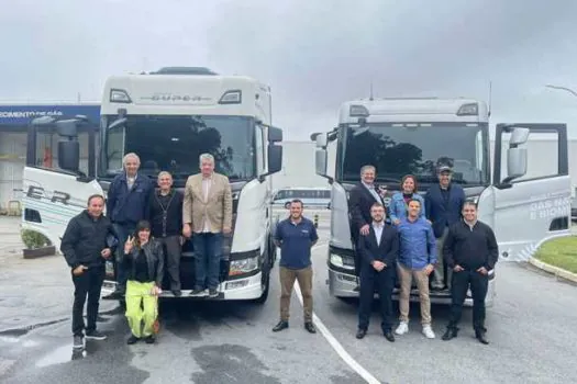 ACISBEC leva empresários para conhecer linha de produção de caminhões e ônibus da Scania